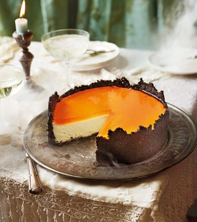 Aperol spritz cheesecake with an oreo base