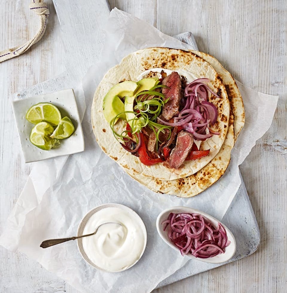 Quick steak fajitas with pickled red onions-image
