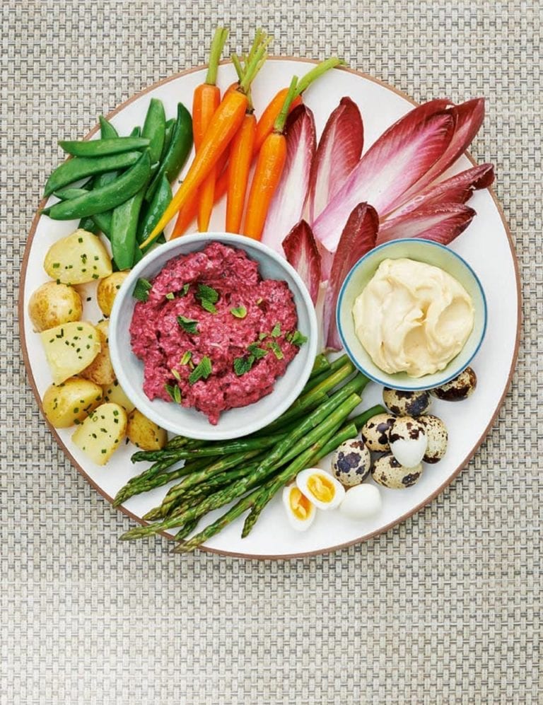 Crudités with smoked aïoli and a beetroot and mint dip