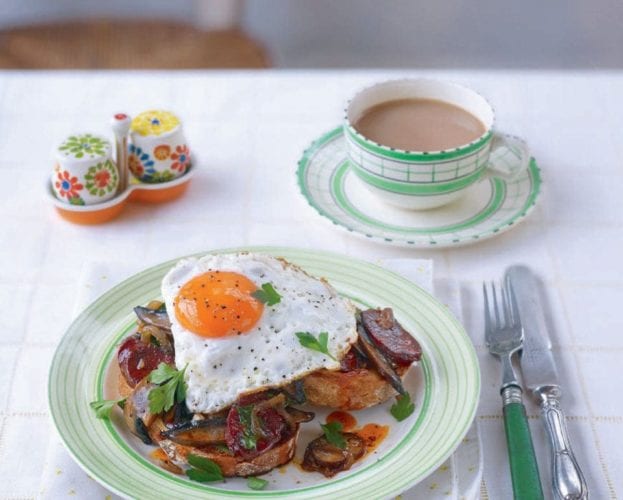Cheesy French toasts with mushrooms