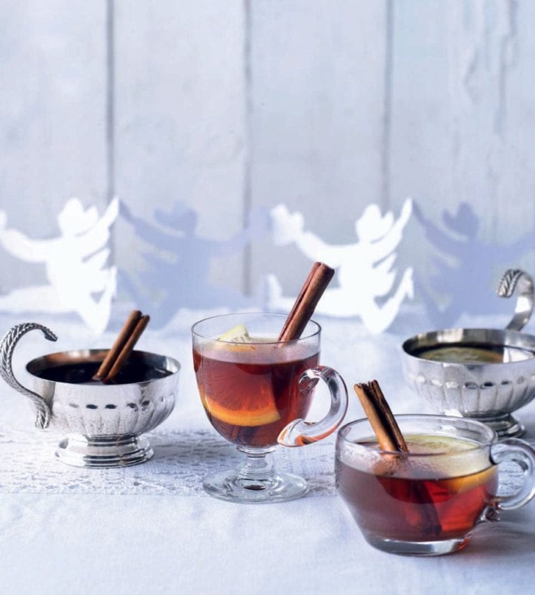 Tipsy Christmas wassail (mulled cider)