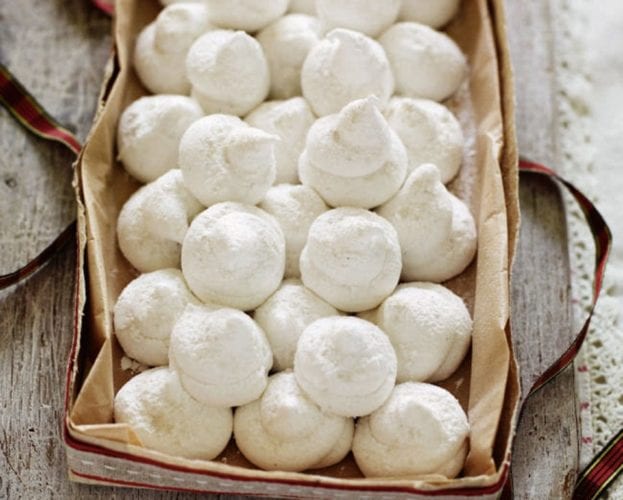 Snowball cocktail