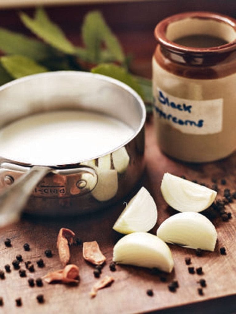 Creamy bread sauce for two