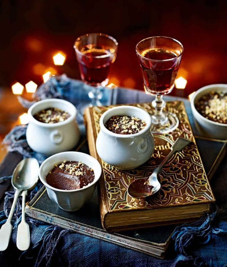 Banana and hazelnut chocolate pots