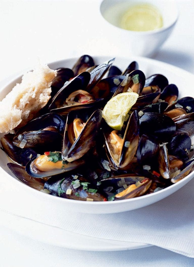 Coriander and beer mussels