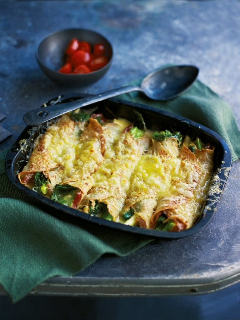 Cheesy pancakes with ham and leeks