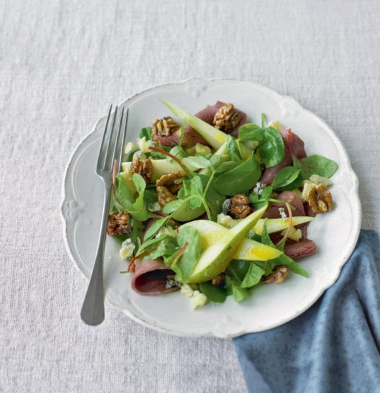 Smoked venison salad with pears, walnuts and blue cheese