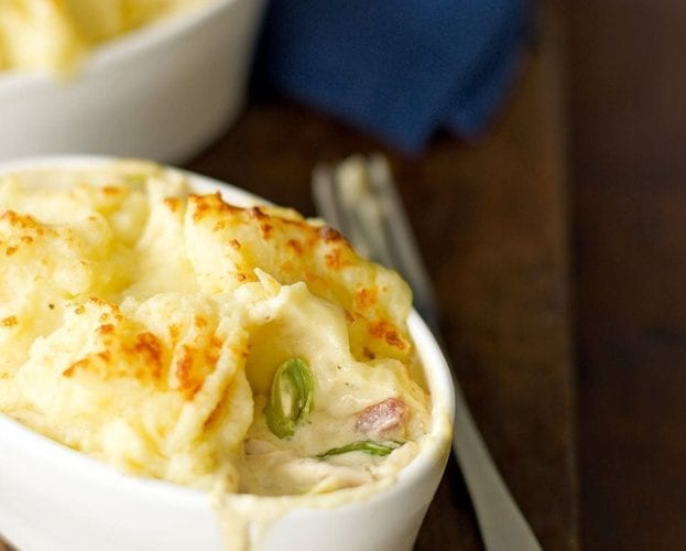 Easy chicken puff pastry pie