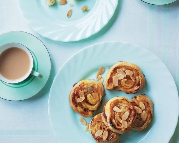 Bran flakes with apple and apricots