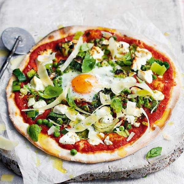 Goat’s cheese, green veg and egg pizza