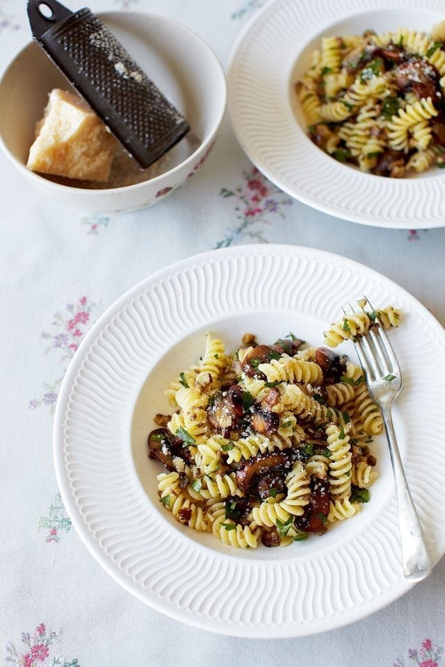 Pasta with chestnuts, mushrooms and parsley pesto