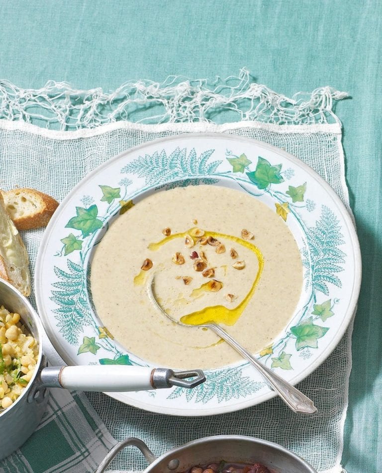 Creamed chickpea and hazelnut soup