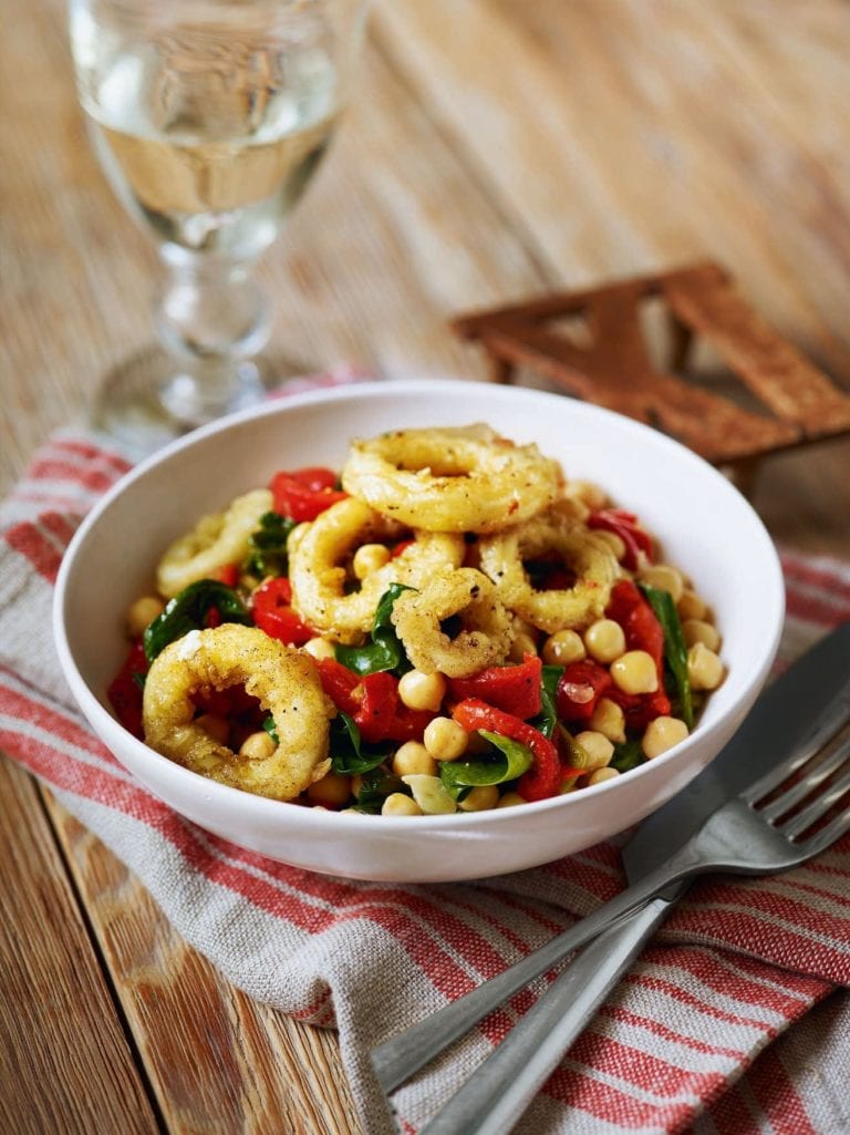 Pan-fried squid with spinach, red peppers and chickpeas