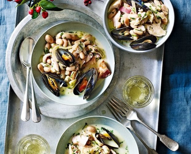 Mussels and chickpeas with bruschetta