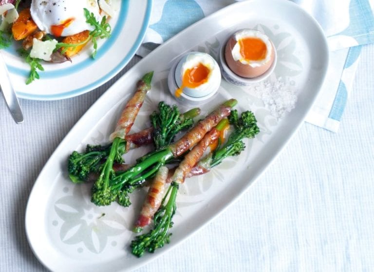 Boiled eggs with broccoli and pancetta soldiers