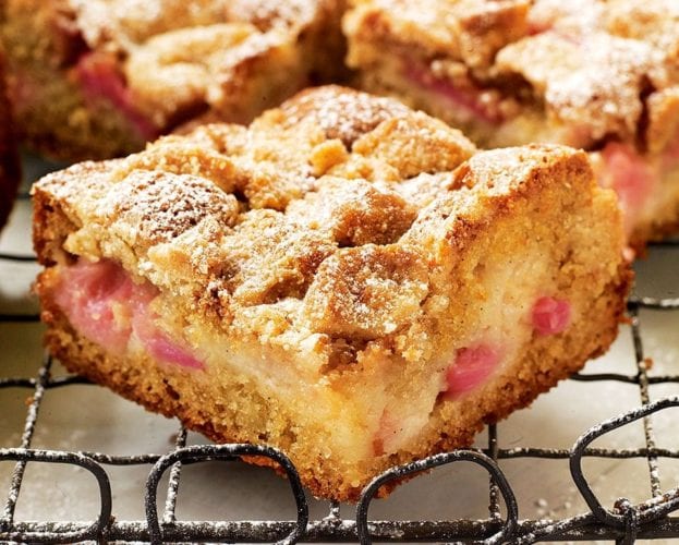 rhubarb and soured cream cake
