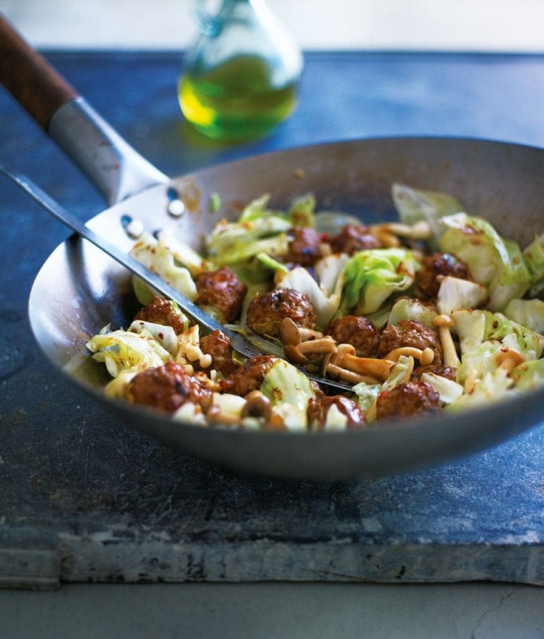 Stir-fried pork and prawn balls with cabbage