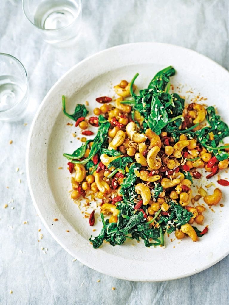 Chickpeas, spinach and cashew salad