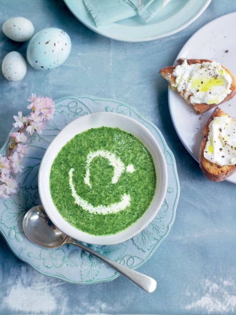 Sorrel soup with cream cheese toasts