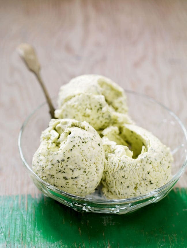 Fresh mint and yogurt ice cream