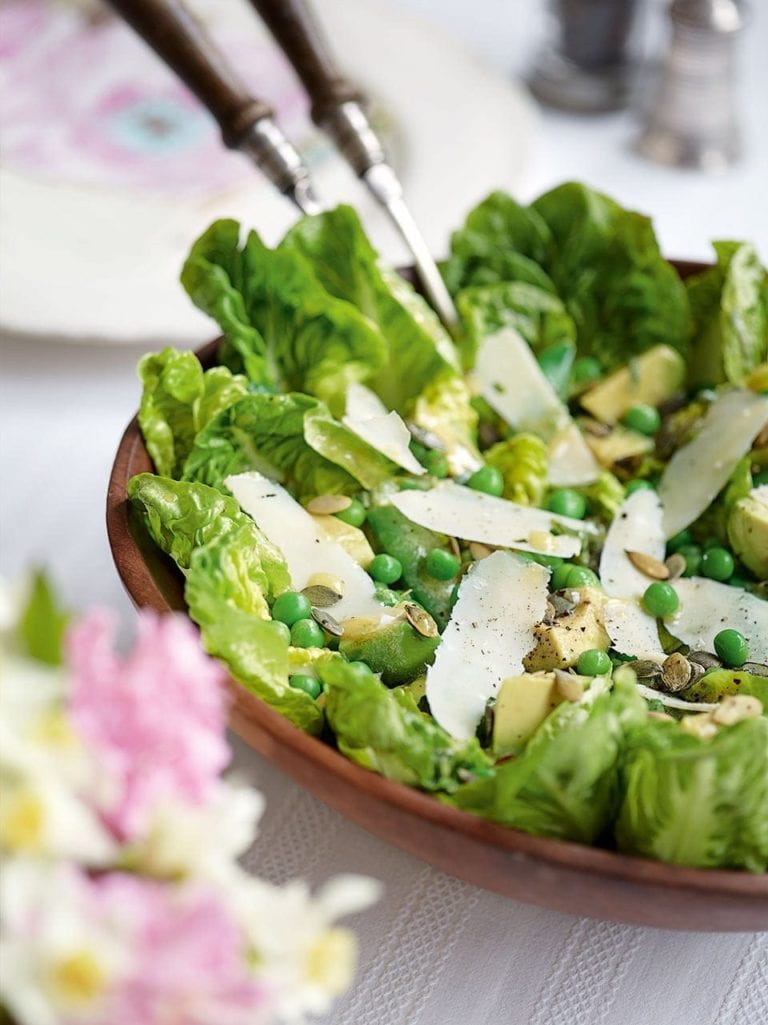 Pea salad with avocado