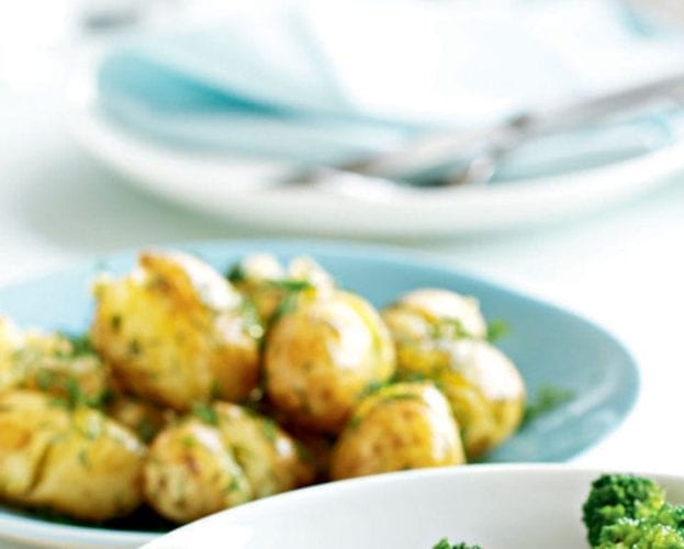 Crushed potatoes with dill