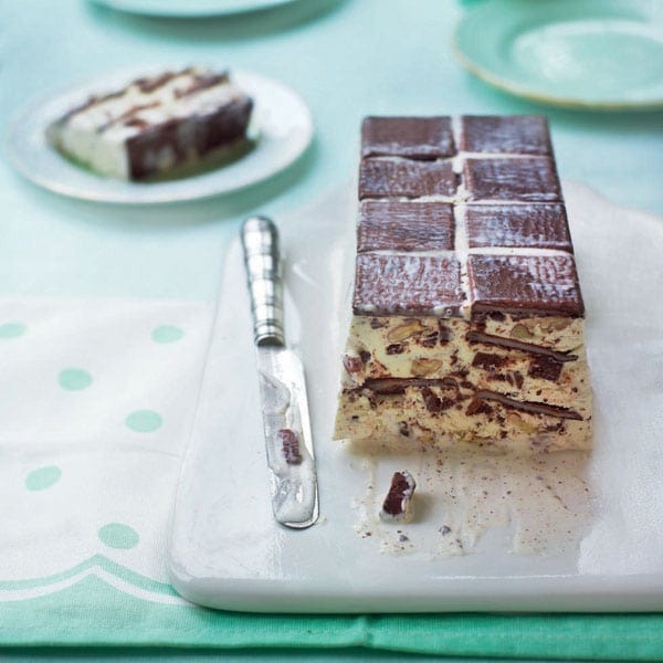 Frozen peppermint and pecan cream bar