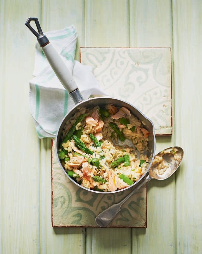 Asparagus and hot-smoked salmon risotto