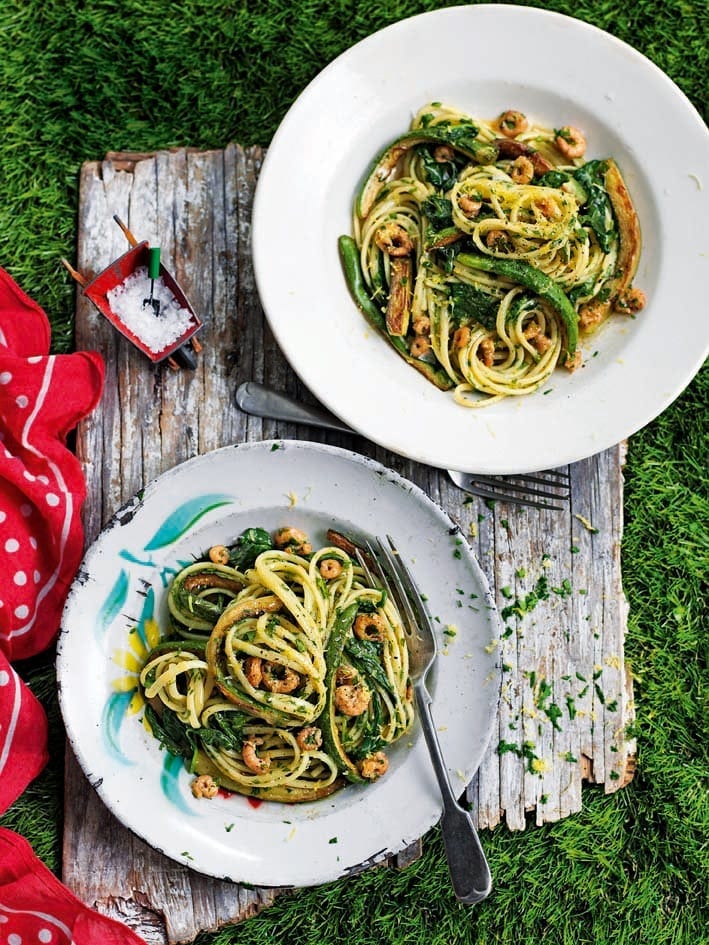 Linguine with spinach, courgettes and brown shrimp