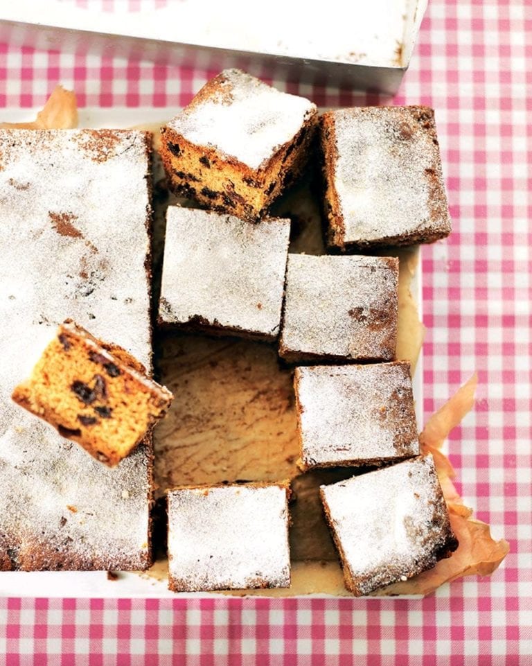 Sultana traybake