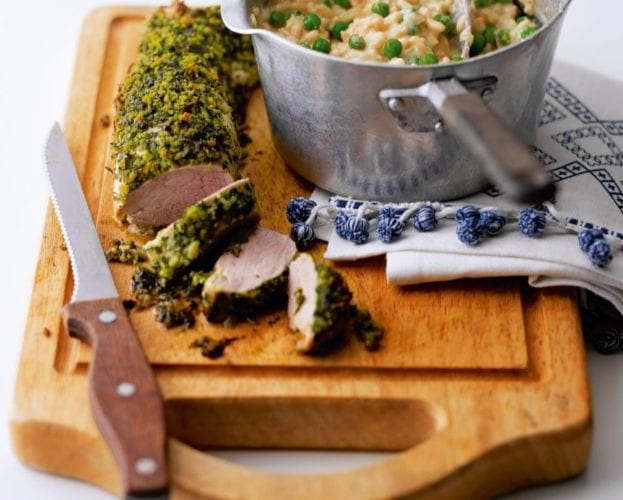 Roast pork and crackling with apples, lemon and thyme