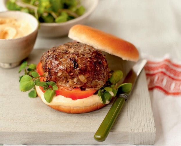 Chorizo burgers with manchego cheese sauce