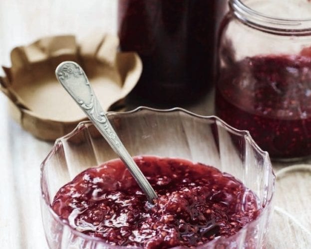 Quick oven-cooked raspberry jam