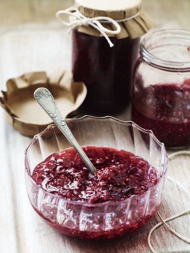 Quick oven-cooked raspberry jam