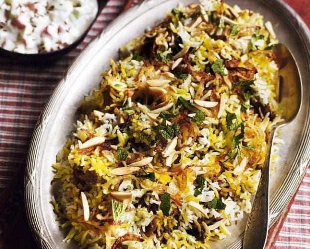 Rice with raisins and pumpkin seeds