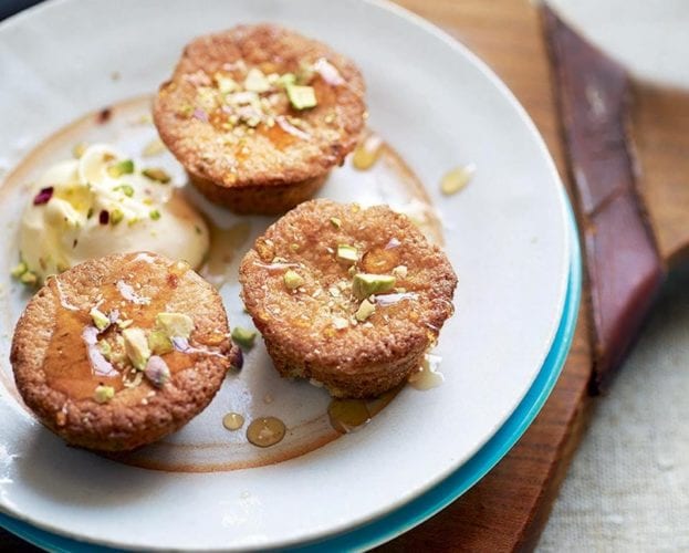 Little honey and pistachio cakes