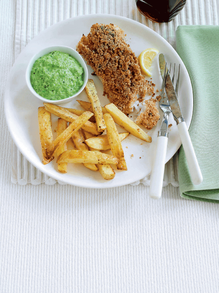 Fish and chips with pea puré