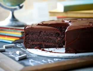 Bruce Bogtrotter's chocolate cake