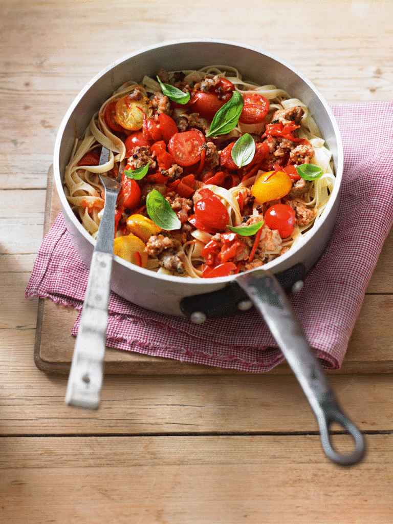 Pork and chilli tagliatelle in a tomato sauce