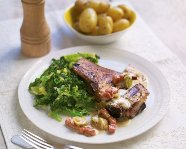 Pan-fried pork chop with sage and apple mash