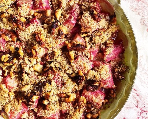 rhubarb and walnut crumble