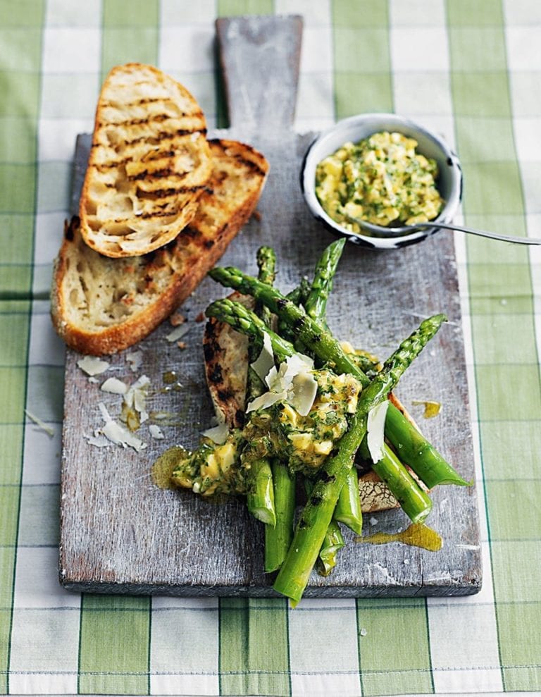 Griddled asparagus with sauce gribiche on toast