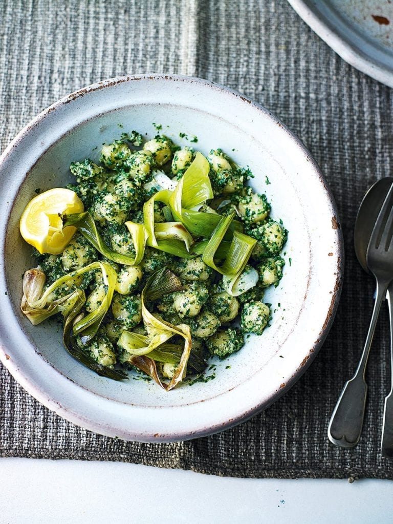 Gnocchi with spinach pesto and caramelised leeks
