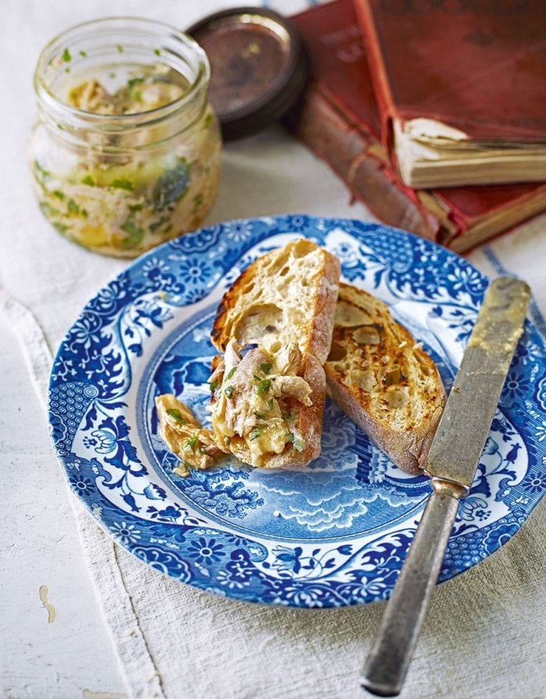 Potted chicken with herbs