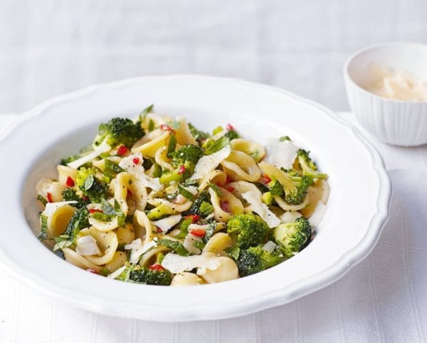 chilli and broccoli pasta