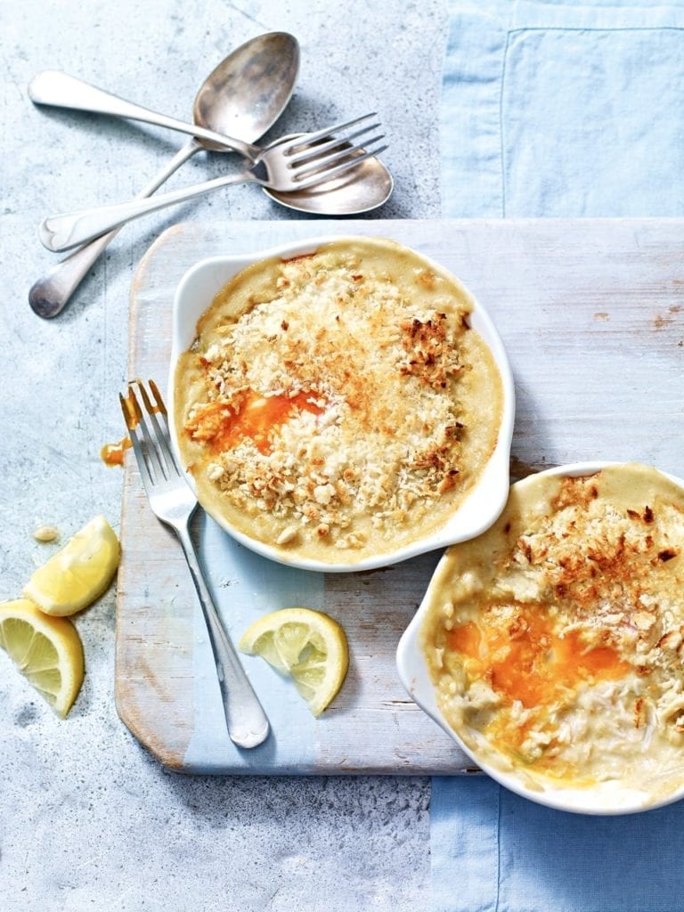 Baked egg with crab and cayenne