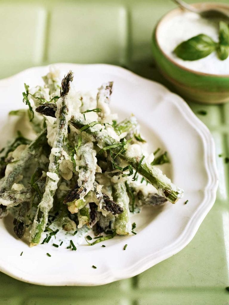 Asparagus tempura with garlic and herb sauce