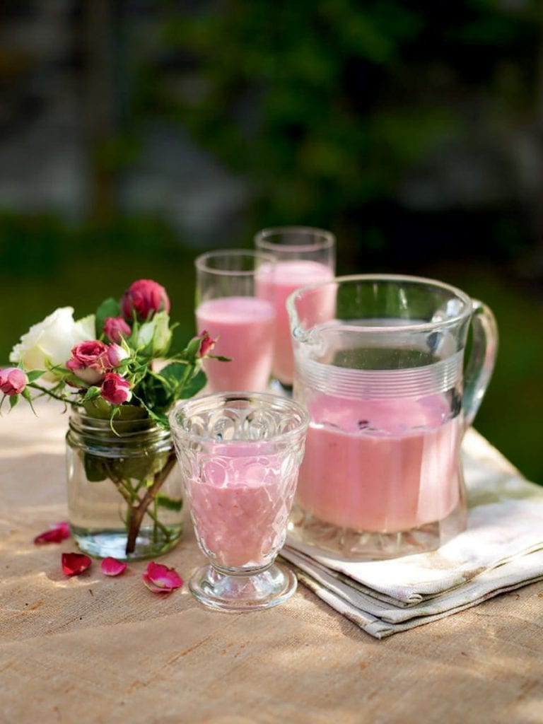 Lychee, raspberry and rose smoothie