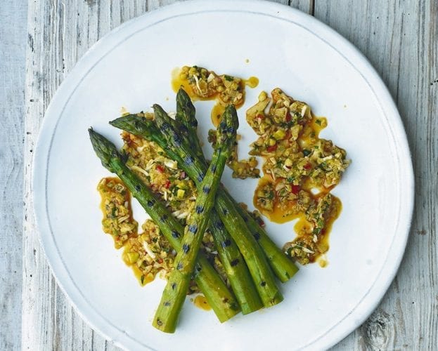 Grilled asparagus with vegetable crumble