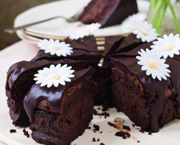 Chocolate mousse cake decorated with white daisies